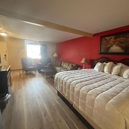 Economy Inn & Suites Harrisburg エクステリア 写真