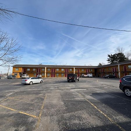 Economy Inn & Suites Harrisburg エクステリア 写真