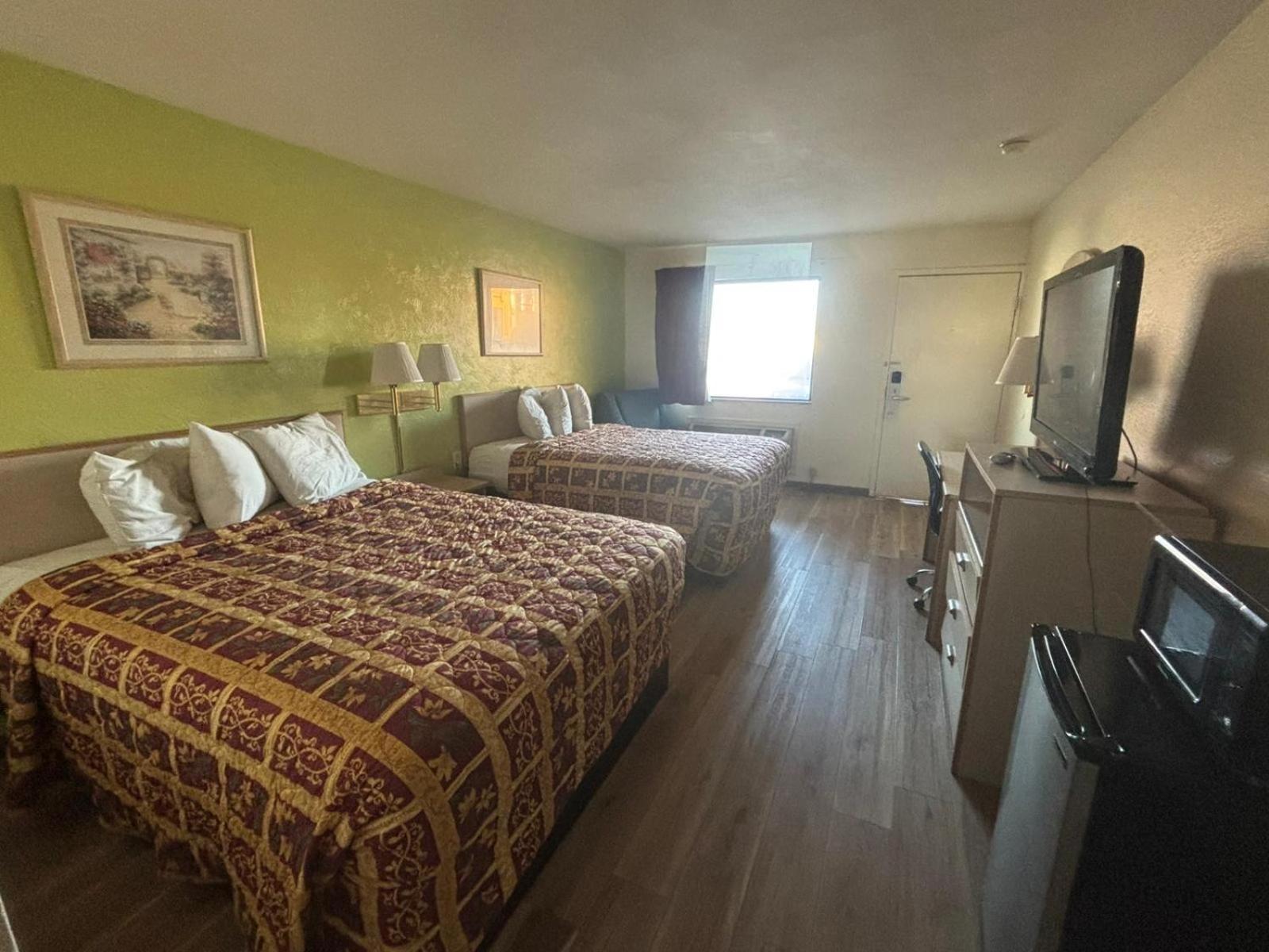 Economy Inn & Suites Harrisburg エクステリア 写真