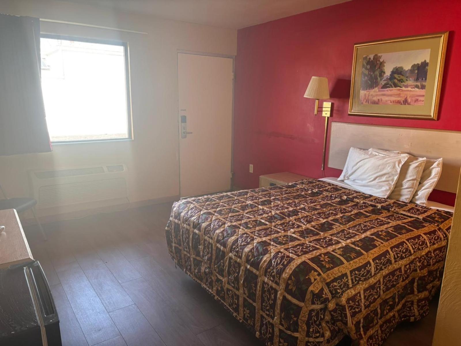 Economy Inn & Suites Harrisburg エクステリア 写真