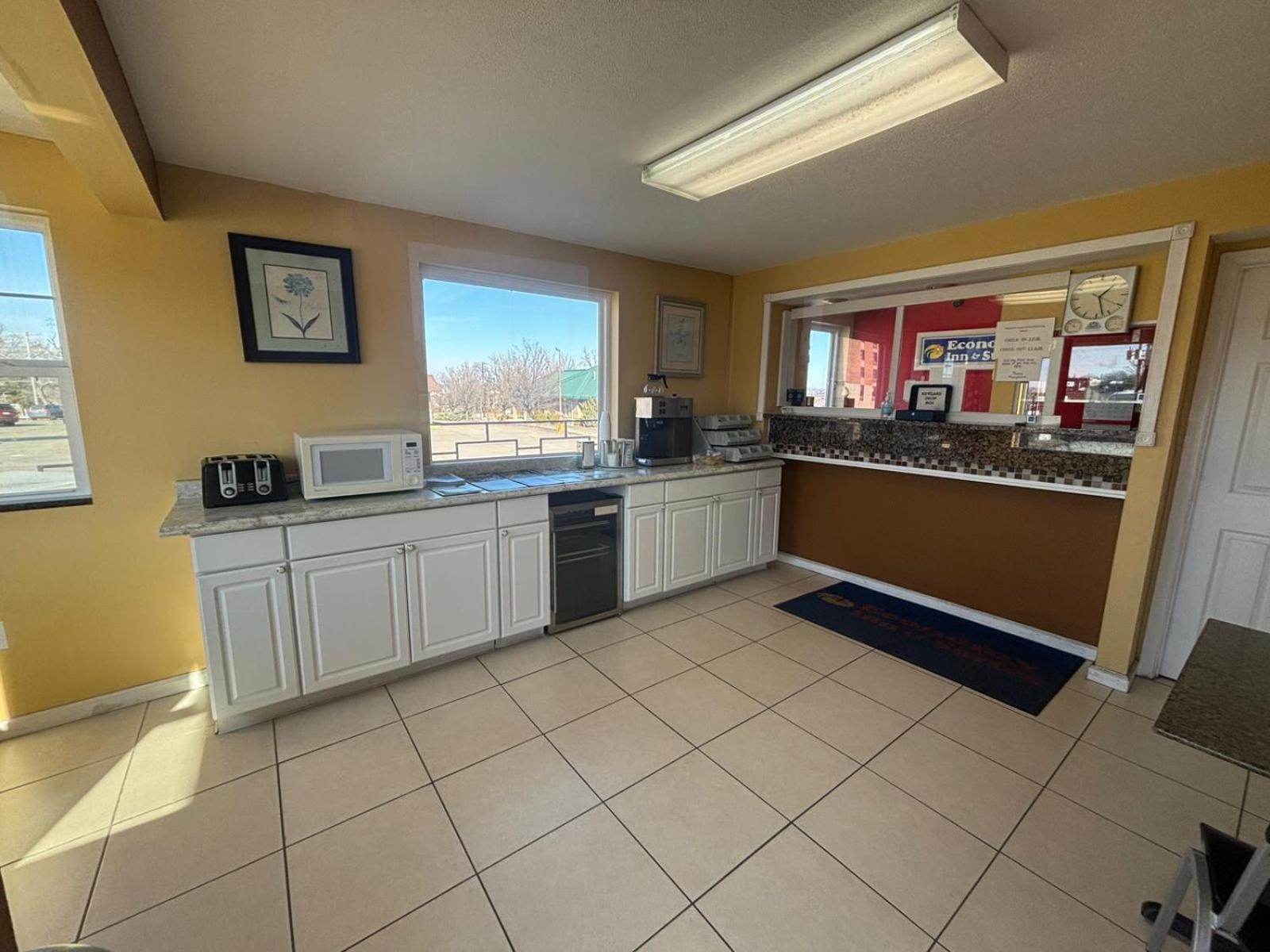 Economy Inn & Suites Harrisburg エクステリア 写真