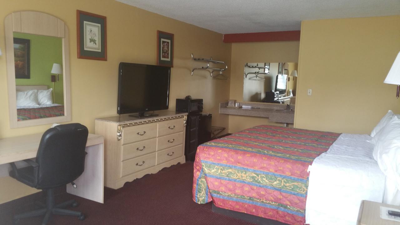 Economy Inn & Suites Harrisburg エクステリア 写真