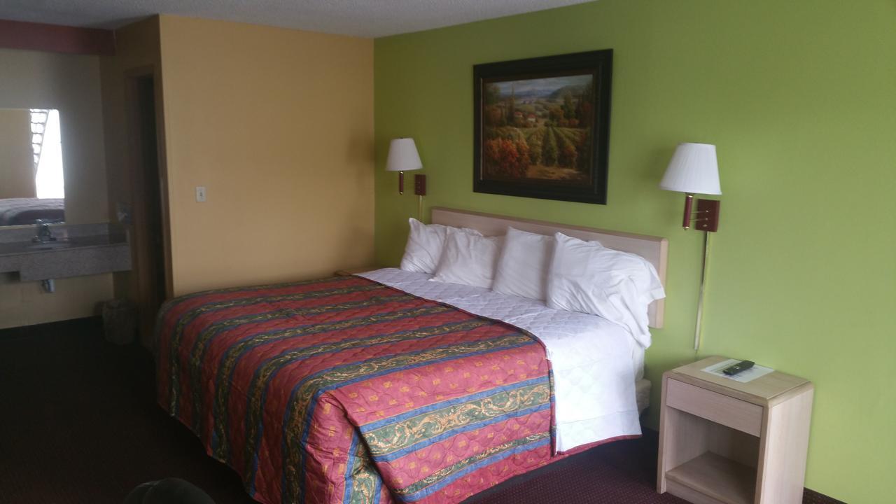 Economy Inn & Suites Harrisburg エクステリア 写真