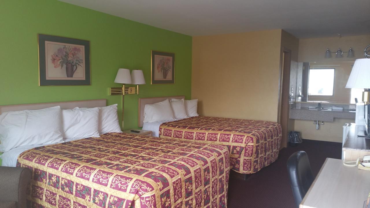 Economy Inn & Suites Harrisburg エクステリア 写真